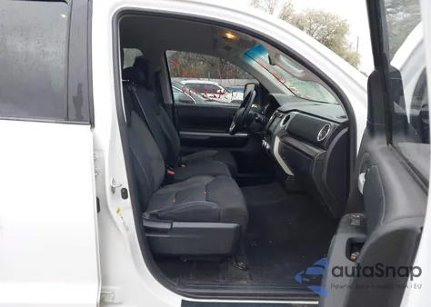 2017 Toyota Tundra Sr5 5.7L V8 из США, поврежденный, VIN 5TFDY5F19HX640752